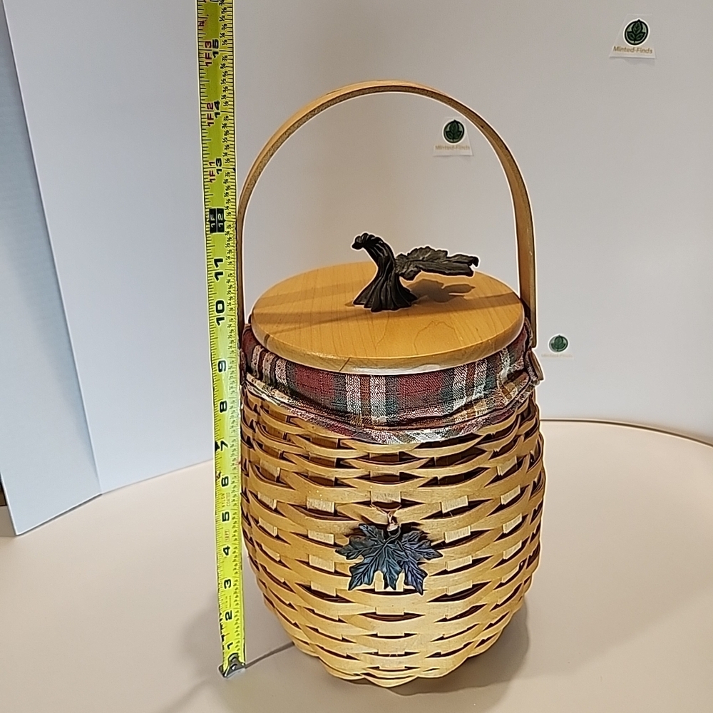 Longaberger Tan Woven Basket with Lid and Handle - Picture 14 of 15